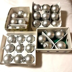 30 Silver Xmas tree baubles. Used once, very good condition.